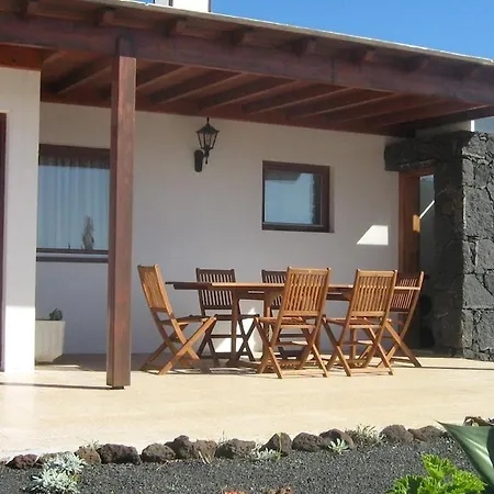 Villa Playa Blanca Sleeps 4 Pool Wifi